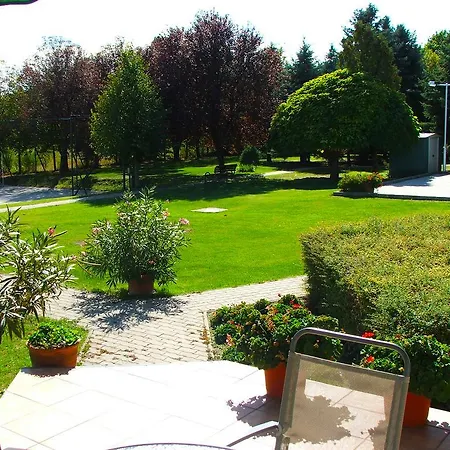 홀리데이파크 Palmajor Pihenopark Es Rendezvenykozpont Gárdony