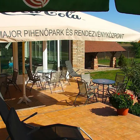 홀리데이파크 Palmajor Pihenopark Es Rendezvenykozpont *